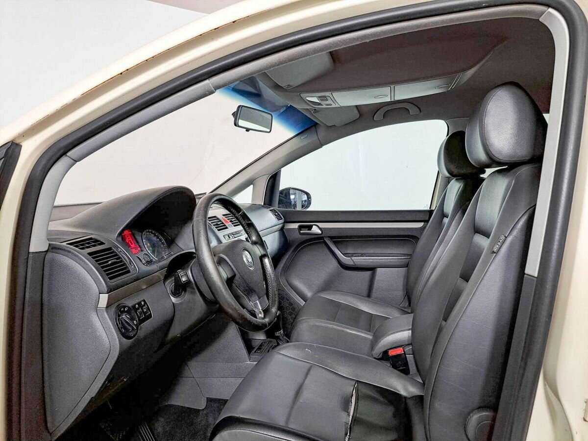 Купить Volkswagen Touran с пробегом. Фото: #13