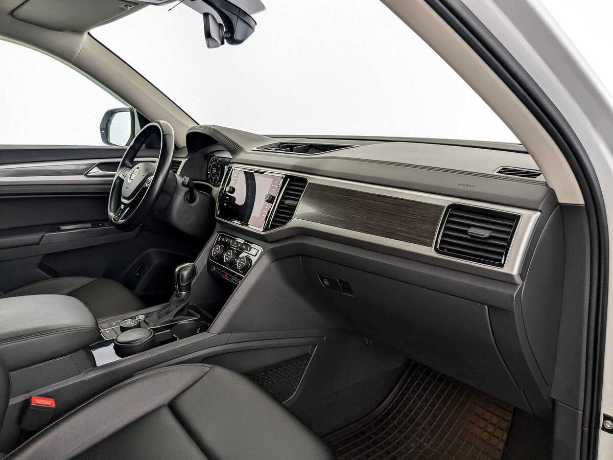 Купить Volkswagen Teramont с пробегом. Фото: #10