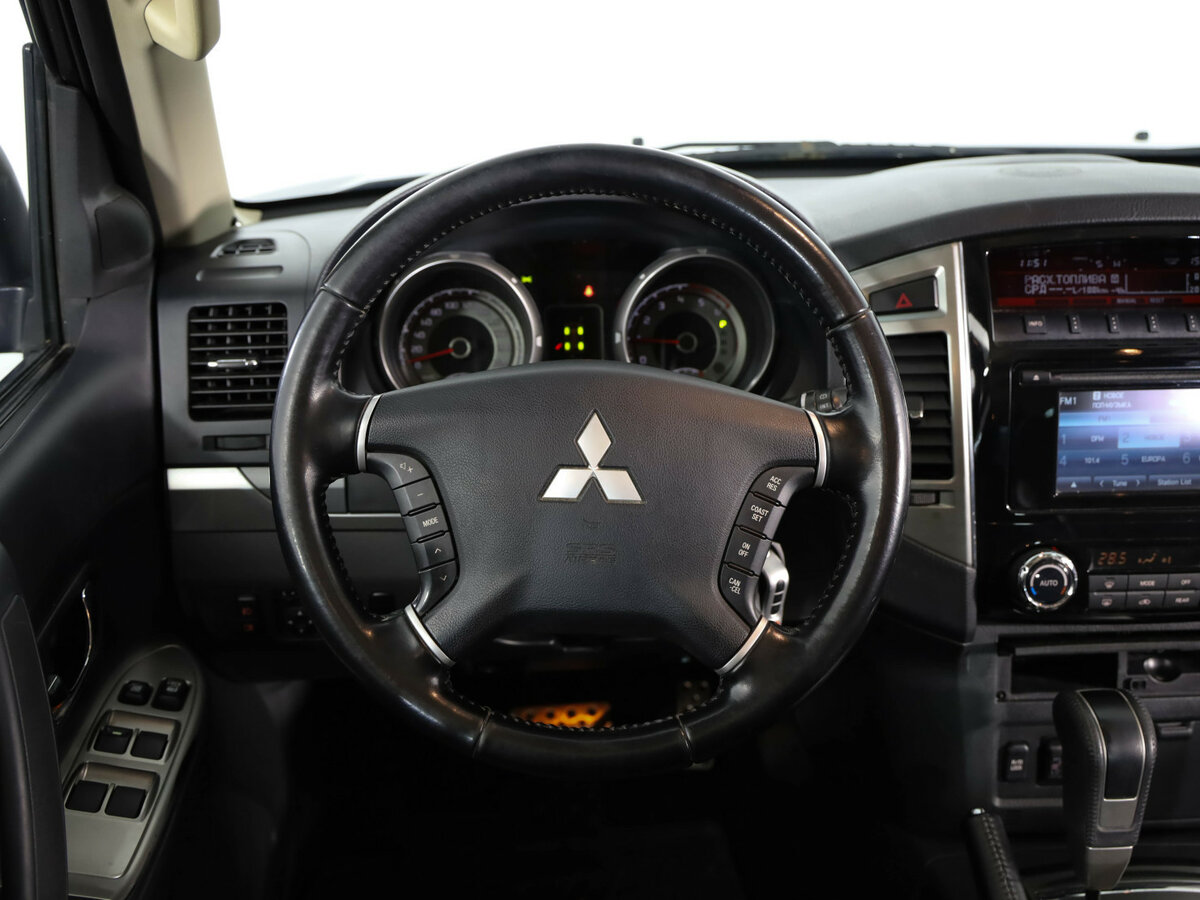 Купить Mitsubishi Pajero с пробегом. Фото: #9