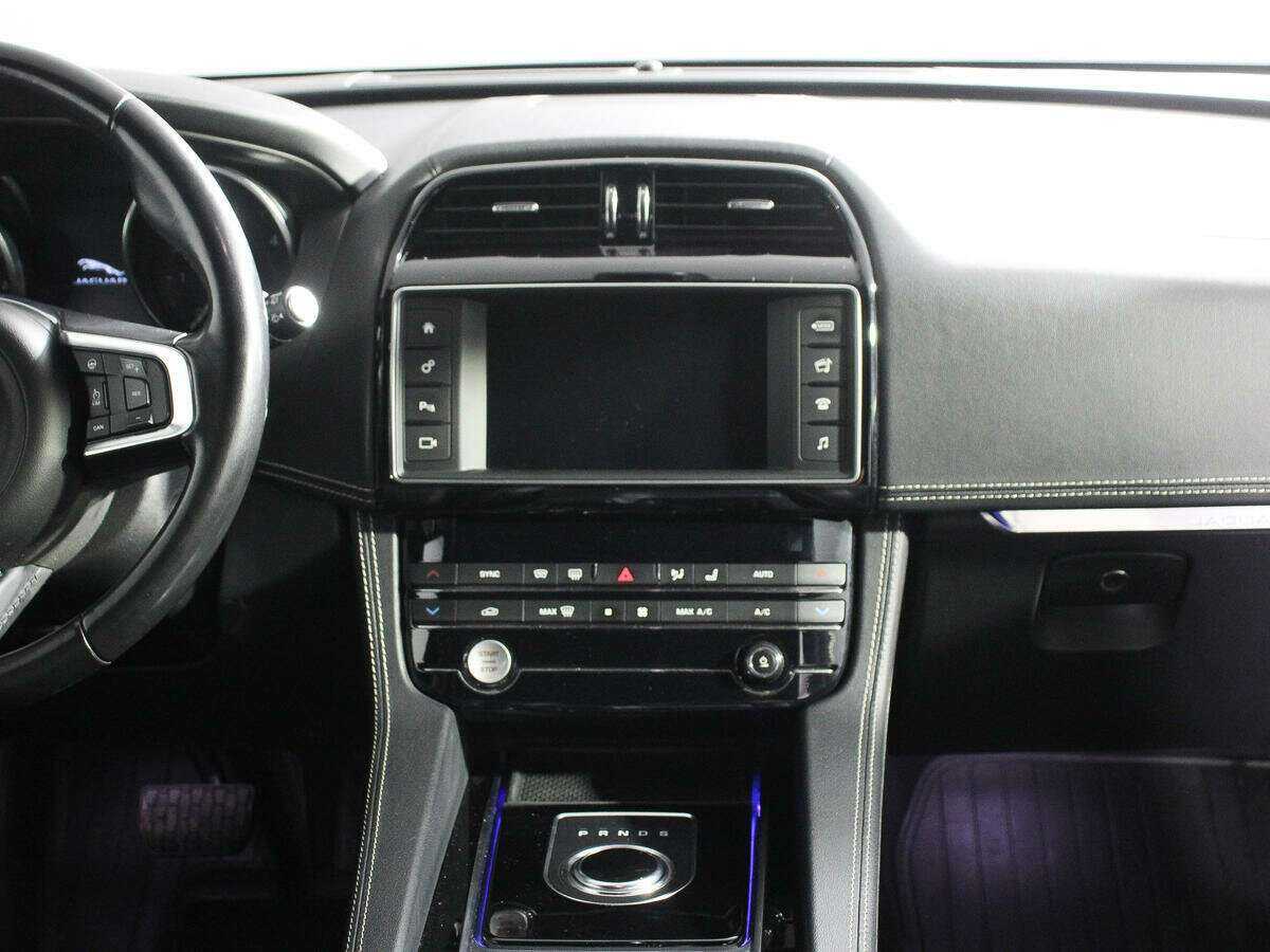 Купить Jaguar F-Pace с пробегом. Фото: #10