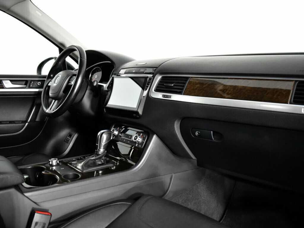 Купить Volkswagen Touareg с пробегом. Фото: #8
