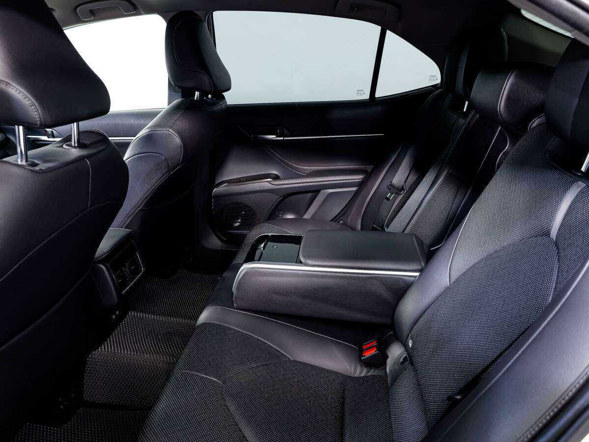 Купить Toyota Camry с пробегом. Фото: #13