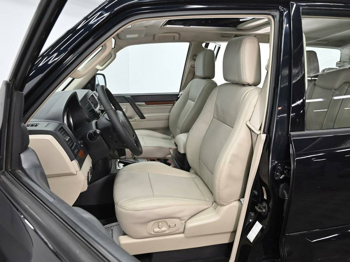 Купить Mitsubishi Pajero с пробегом. Фото: #5