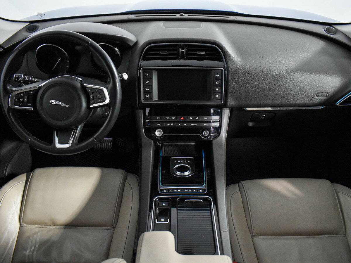 Купить Jaguar F-Pace с пробегом. Фото: #9