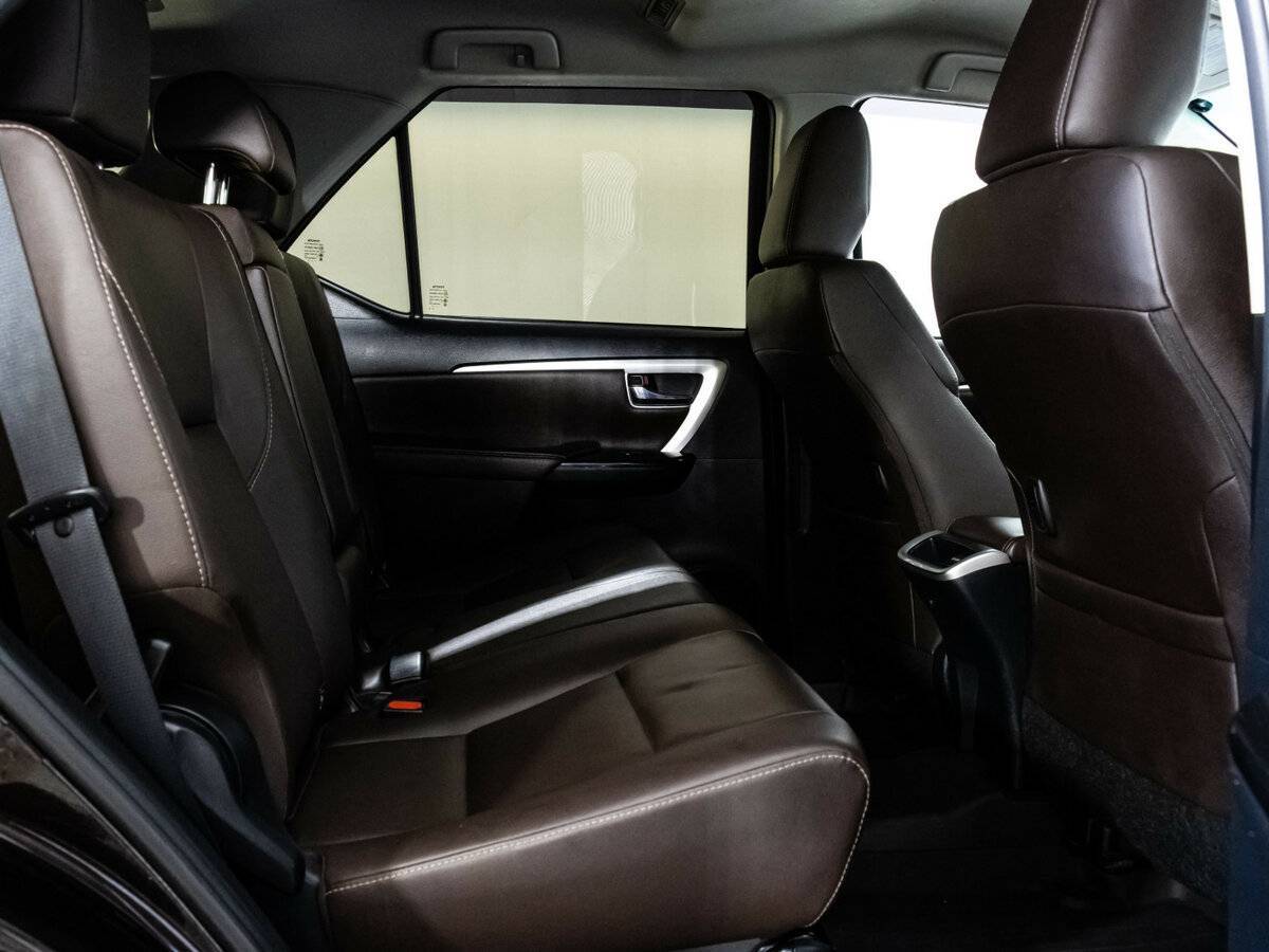 Купить Toyota Fortuner с пробегом. Фото: #20