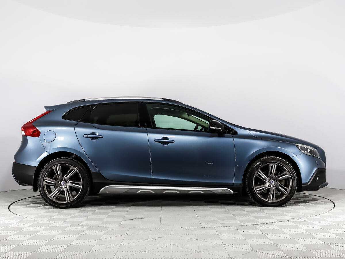Купить Volvo V40 Cross Country с пробегом. Фото: #2