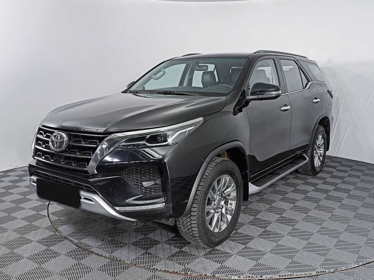 Купить Toyota Fortuner с пробегом. Фото: #0
