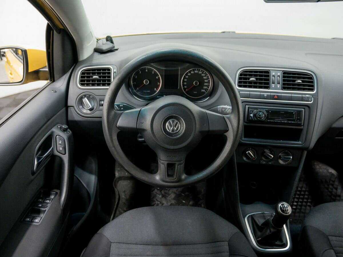 Купить Volkswagen Polo с пробегом. Фото: #11