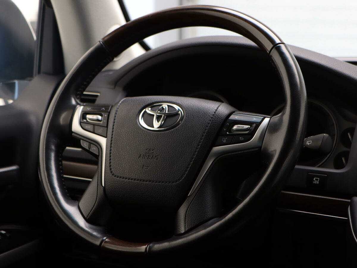 Купить Toyota Land Cruiser с пробегом. Фото: #11