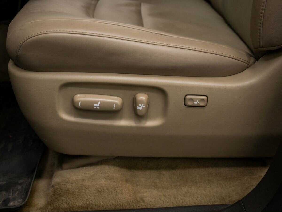 Купить Toyota Land Cruiser с пробегом. Фото: #17