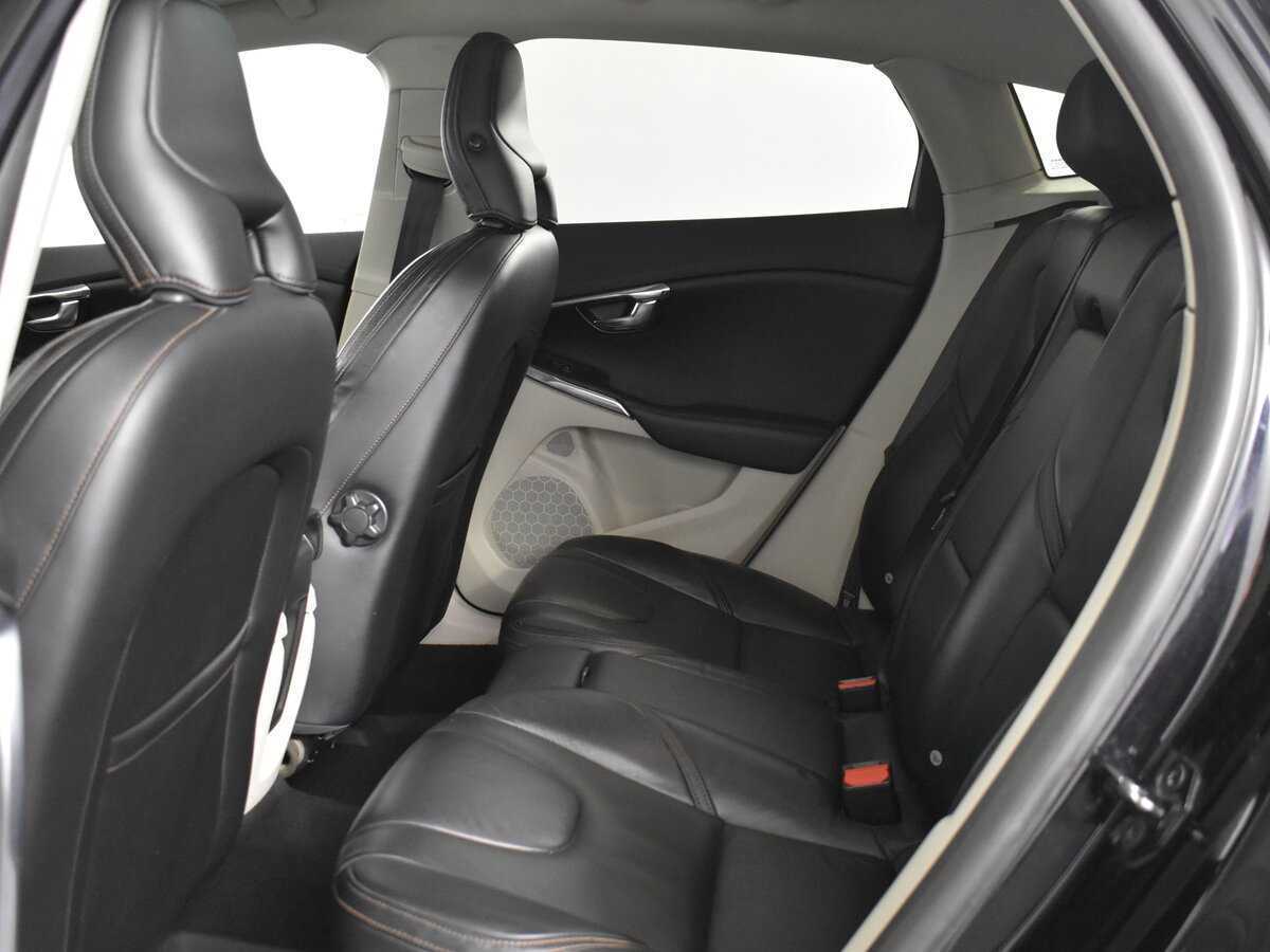 Купить Volvo V40 Cross Country с пробегом. Фото: #11