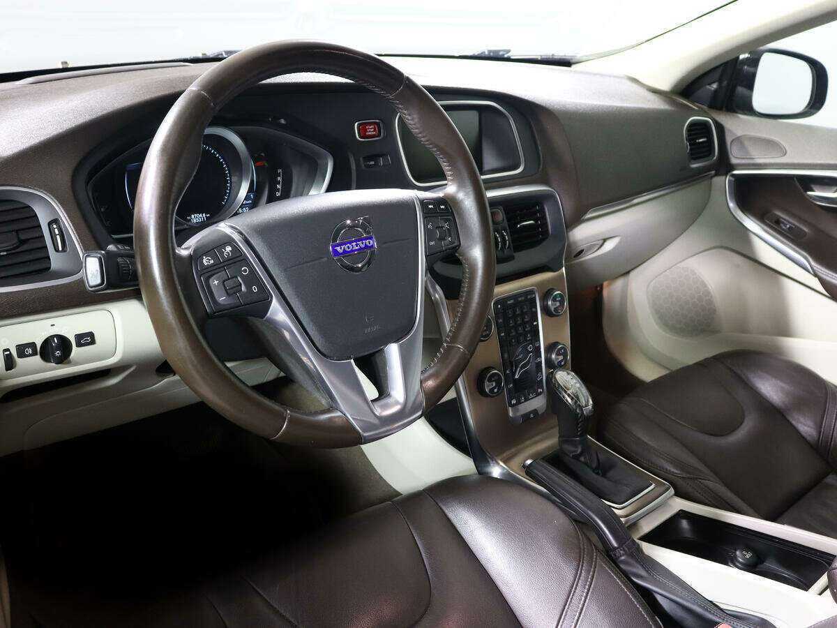 Купить Volvo V40 Cross Country с пробегом. Фото: #10