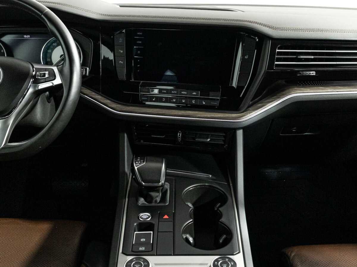 Купить Volkswagen Touareg с пробегом. Фото: #13