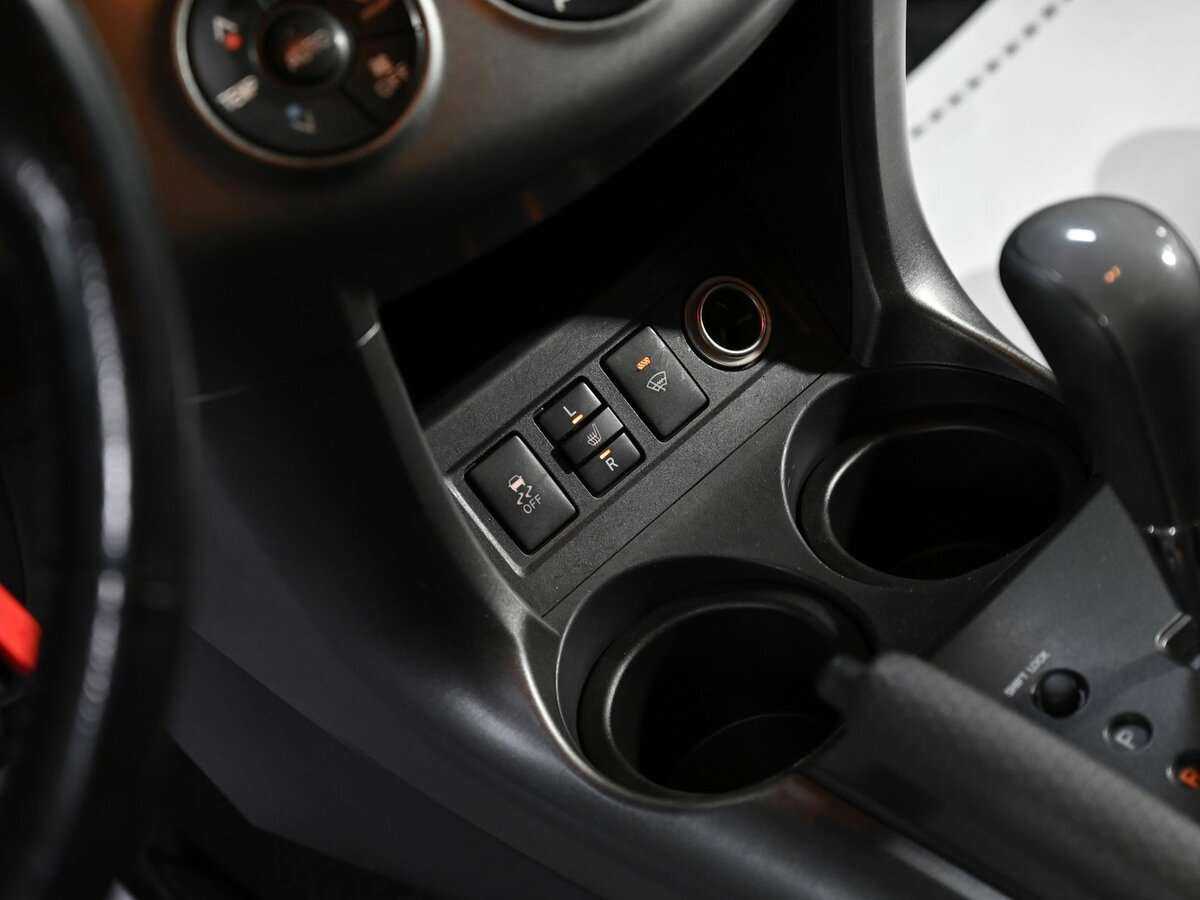 Купить Toyota RAV4 с пробегом. Фото: #7