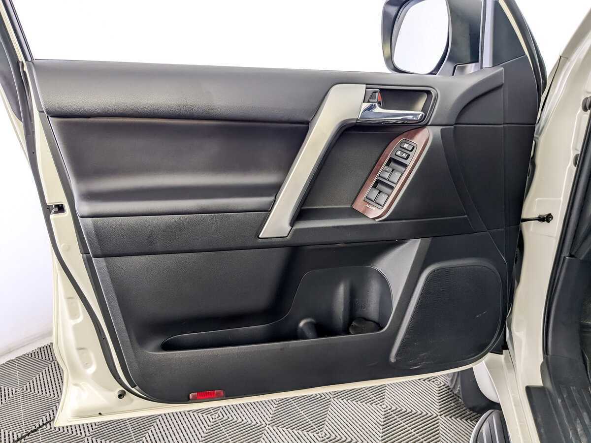 Купить Toyota Land Cruiser Prado с пробегом. Фото: #14