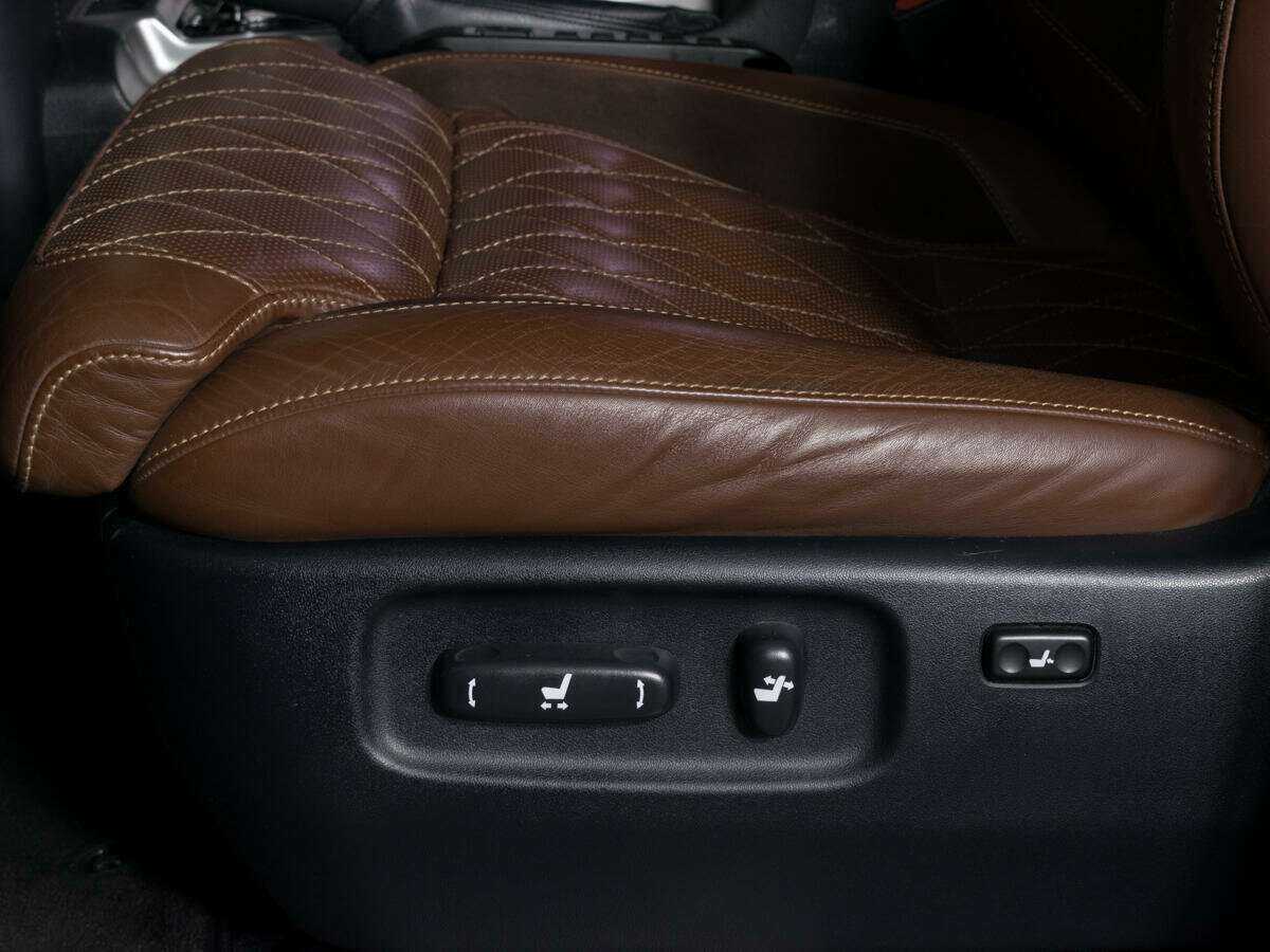 Купить Toyota Land Cruiser с пробегом. Фото: #19