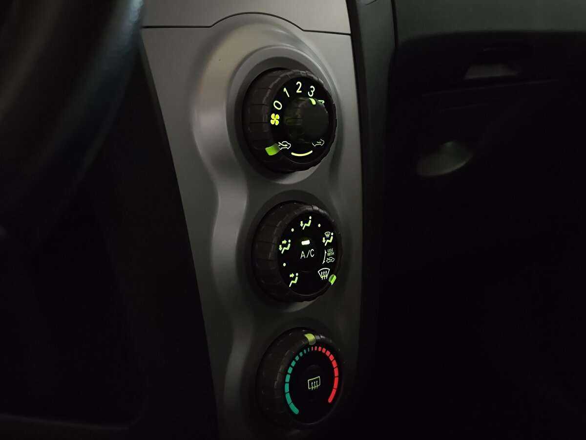 Купить Toyota Yaris с пробегом. Фото: #16