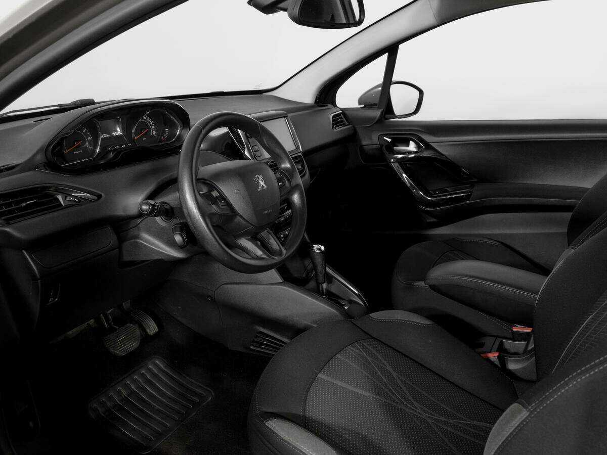 Купить Peugeot 208 с пробегом. Фото: #14
