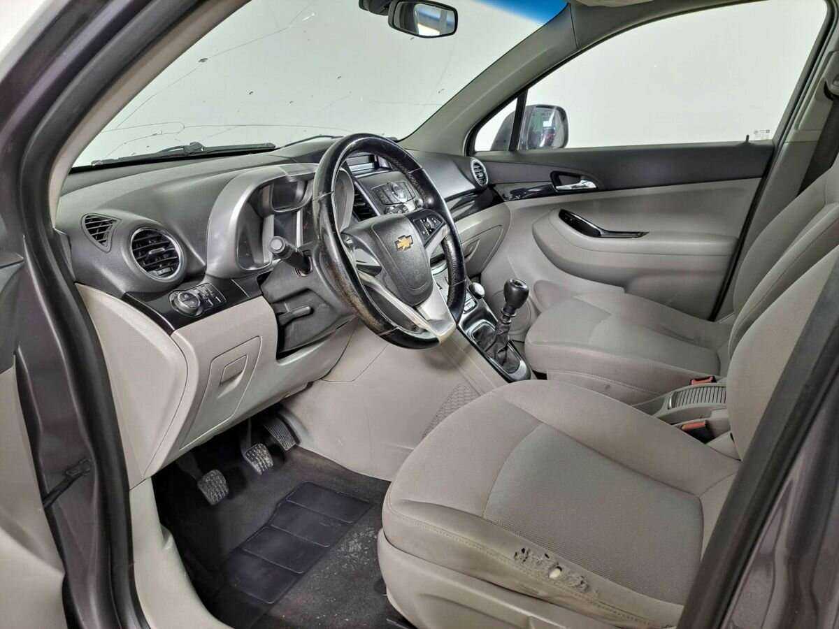 Купить Chevrolet Orlando с пробегом. Фото: #13