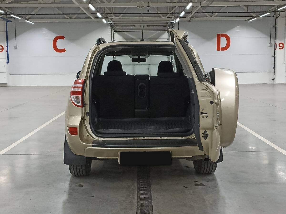 Купить Toyota RAV4 с пробегом. Фото: #9