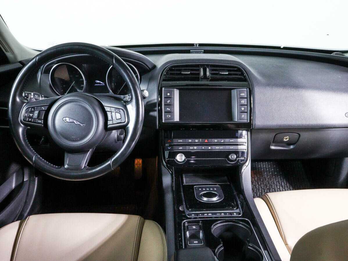 Купить Jaguar XE с пробегом. Фото: #11