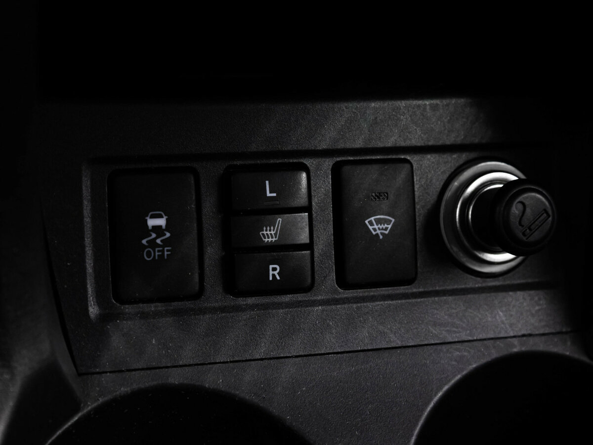 Купить Toyota RAV4 с пробегом. Фото: #9
