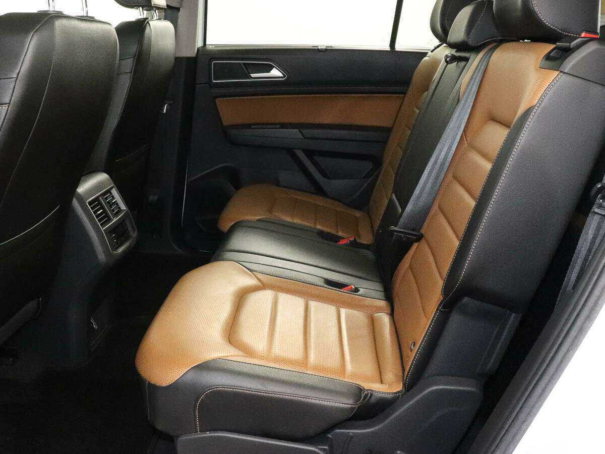 Купить Volkswagen Teramont с пробегом. Фото: #8