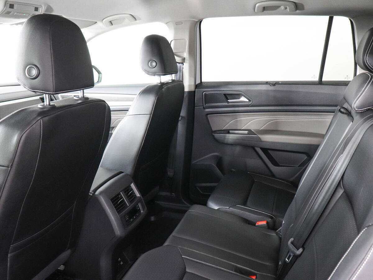 Купить Volkswagen Teramont с пробегом. Фото: #11