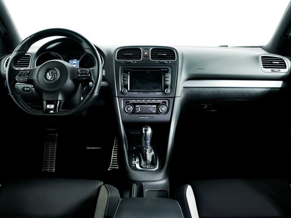 Купить Volkswagen Golf R с пробегом. Фото: #10