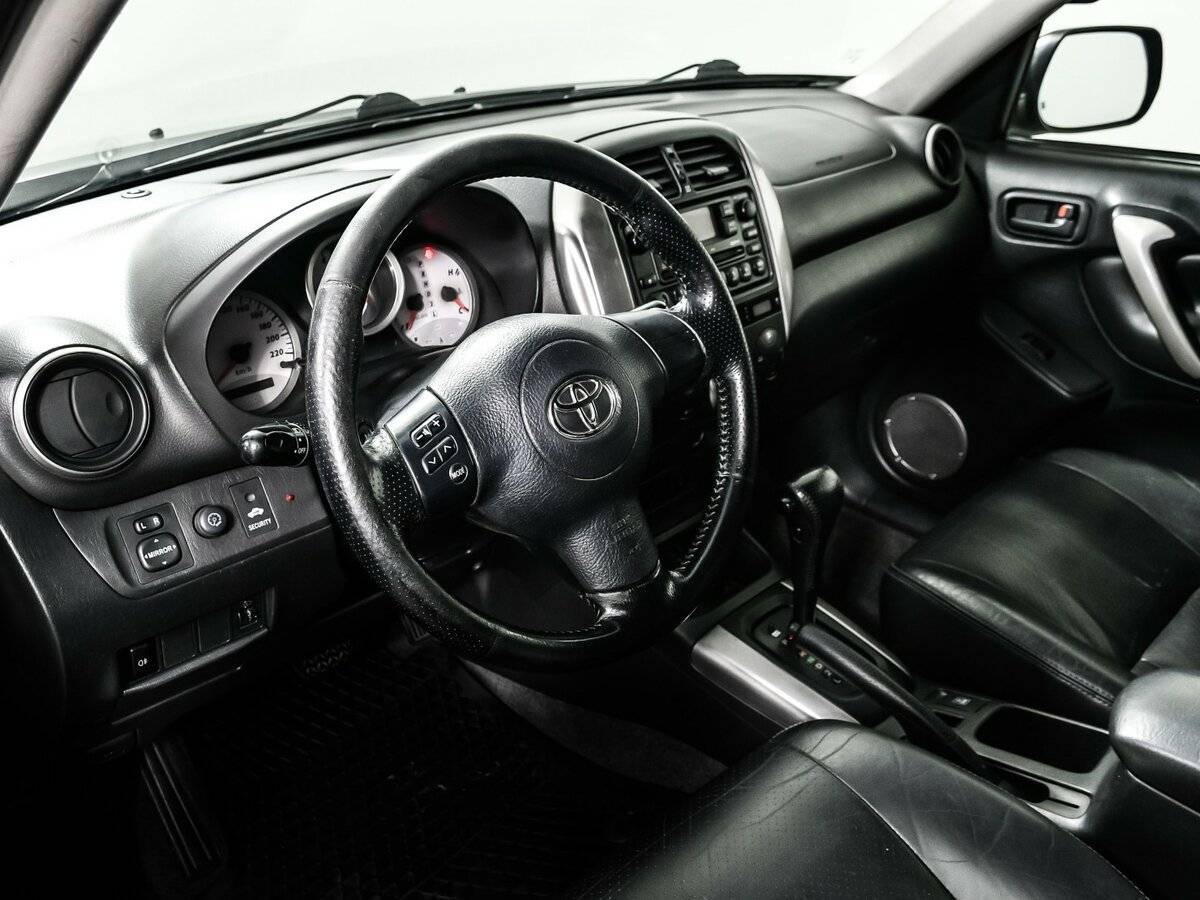 Купить Toyota RAV4 с пробегом. Фото: #12