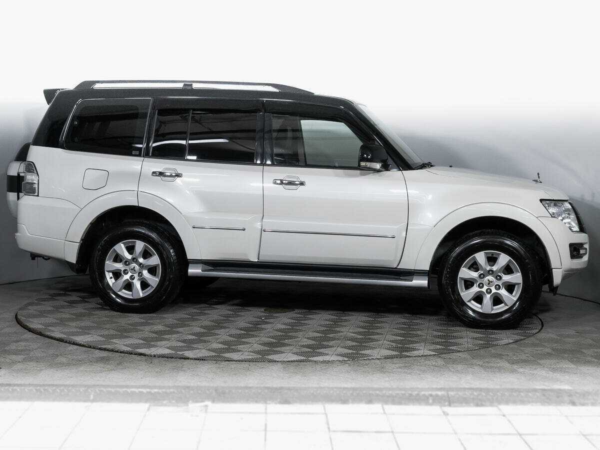 Купить Mitsubishi Pajero с пробегом. Фото: #3