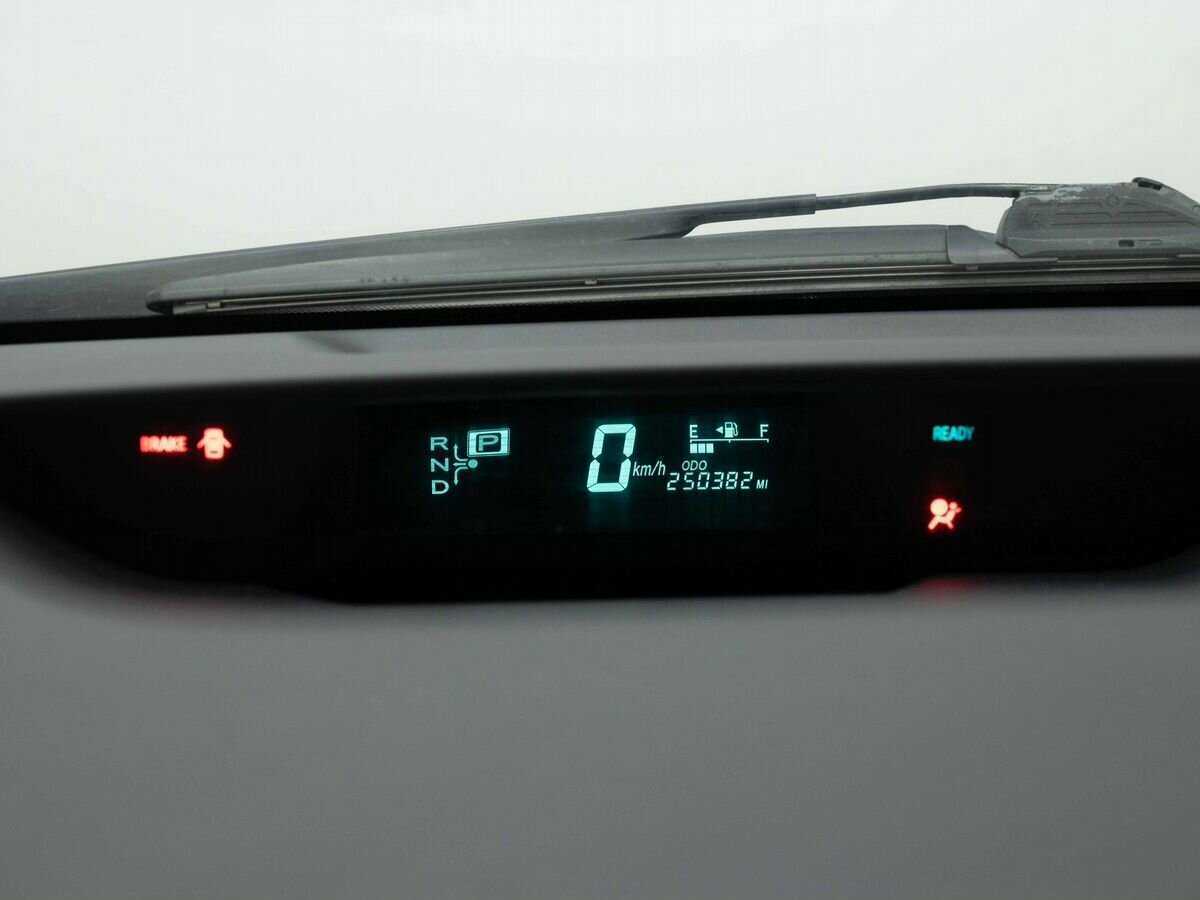 Купить Toyota Prius с пробегом. Фото: #16
