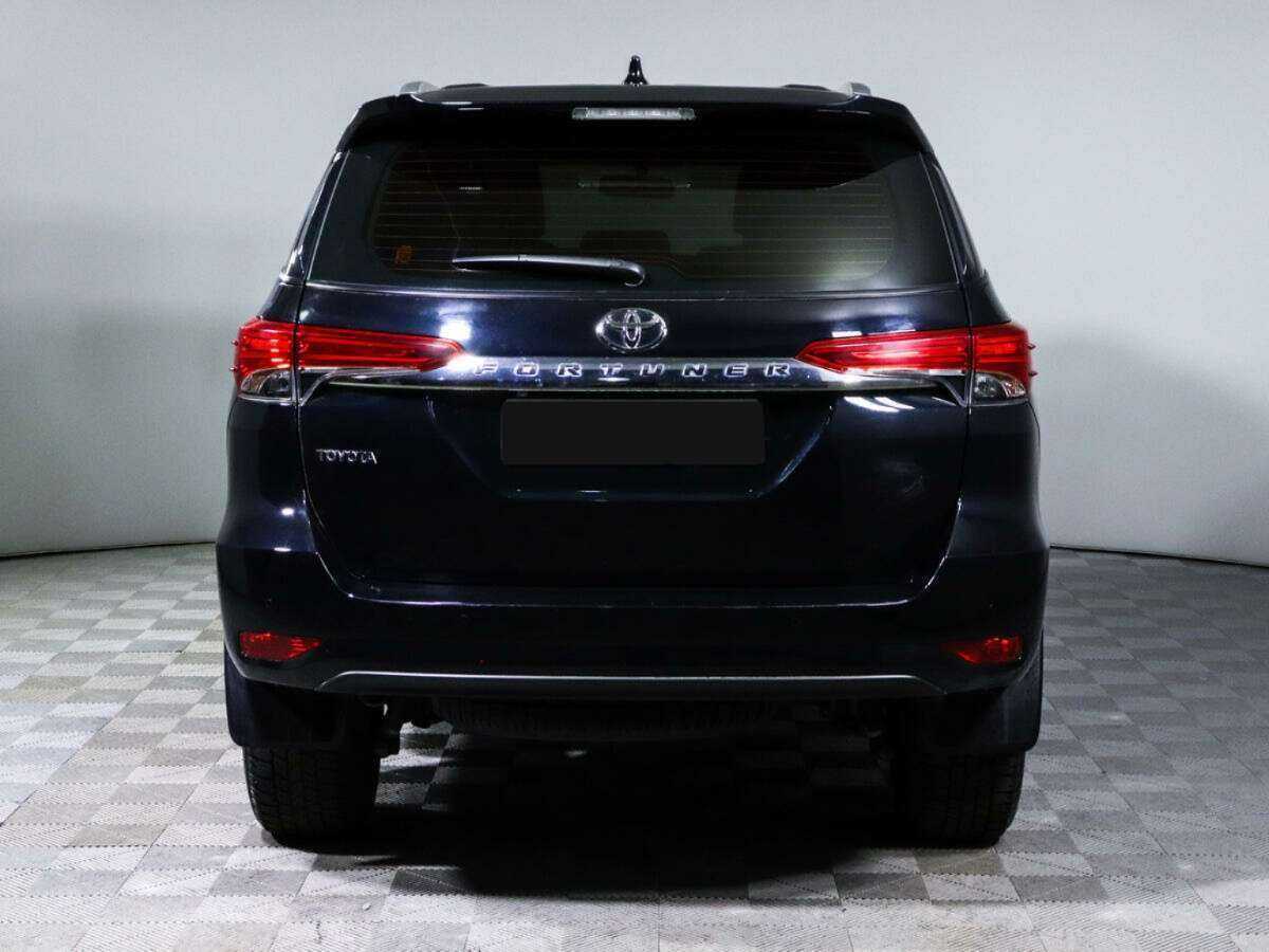 Купить Toyota Fortuner с пробегом. Фото: #4