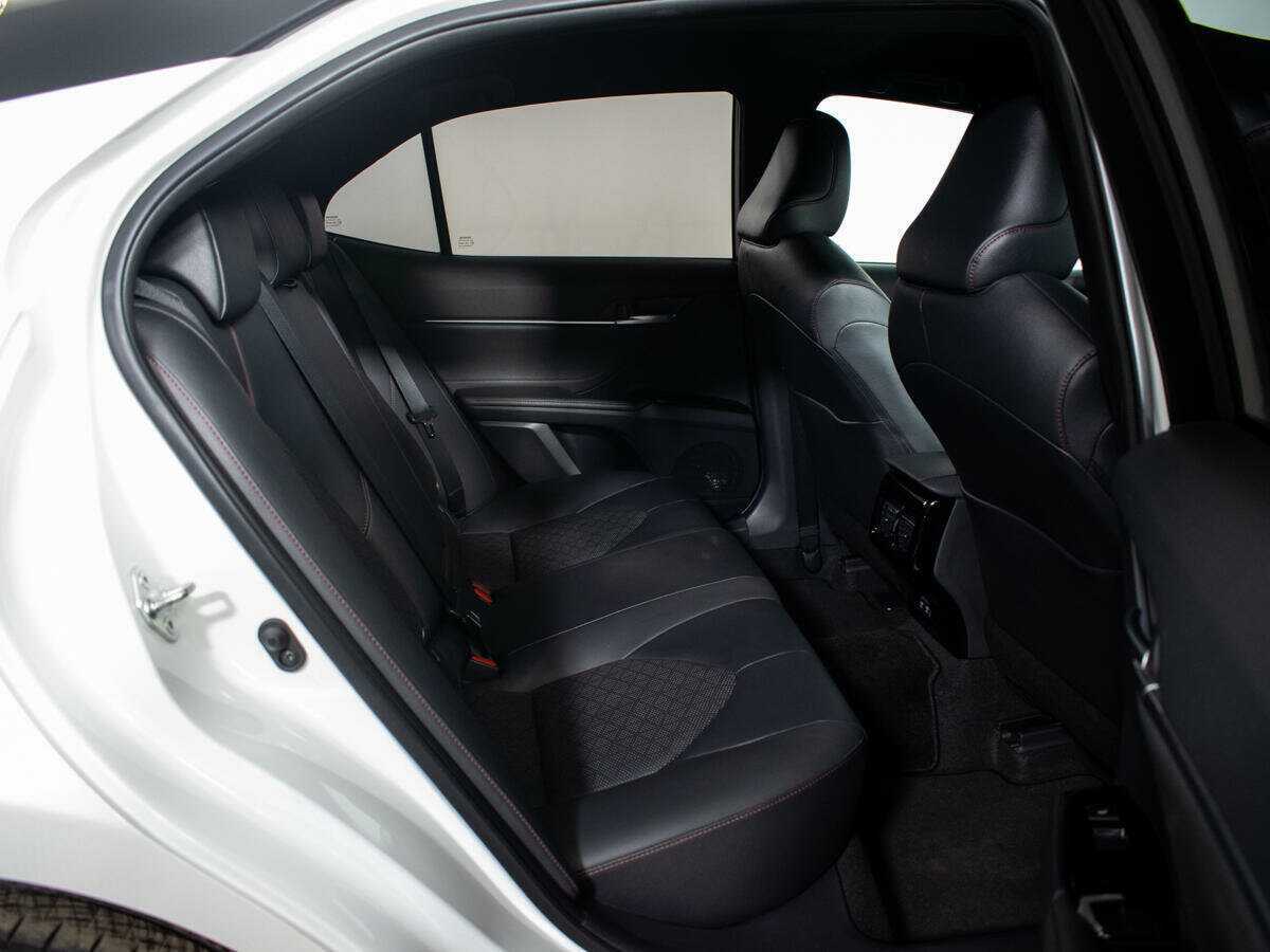 Купить Toyota Camry с пробегом. Фото: #9