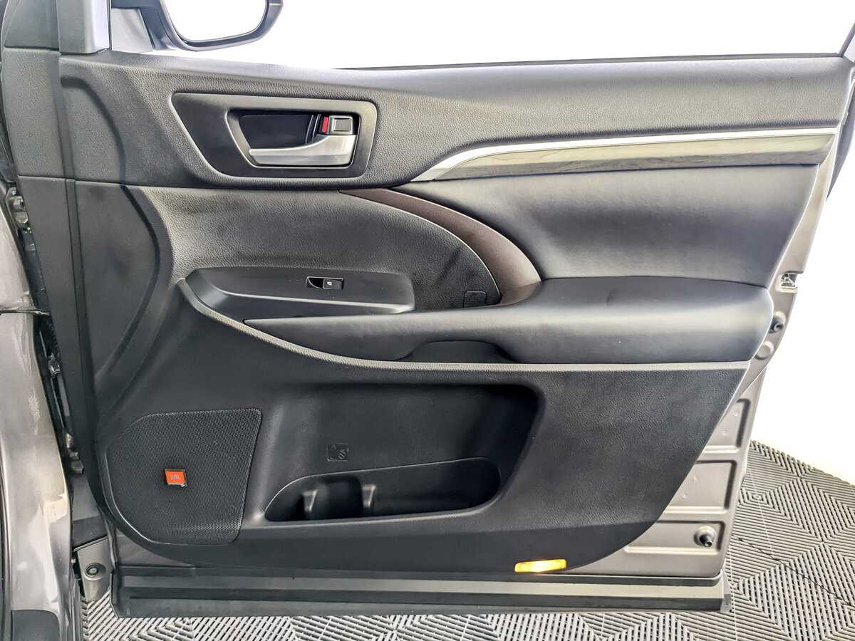 Купить Toyota Highlander с пробегом. Фото: #21