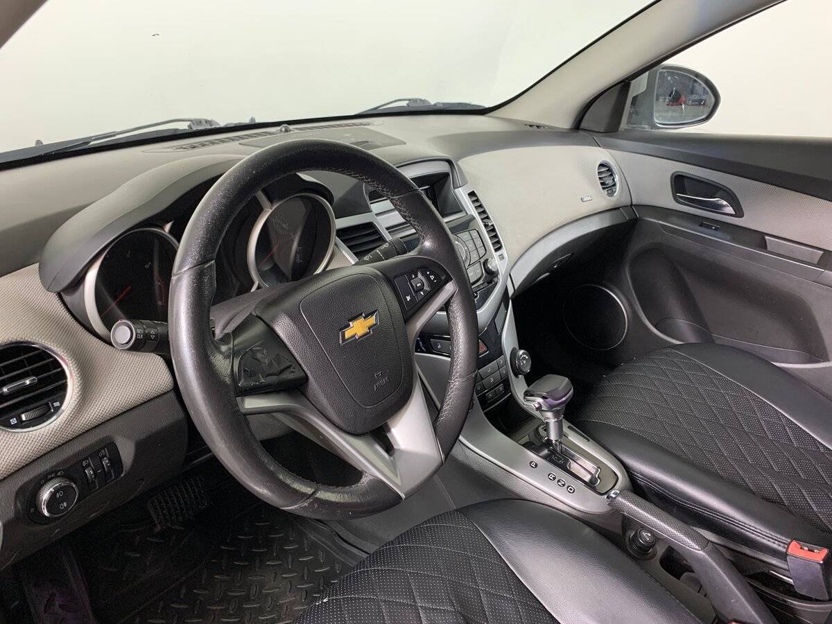 Купить Chevrolet Cruze с пробегом. Фото: #10