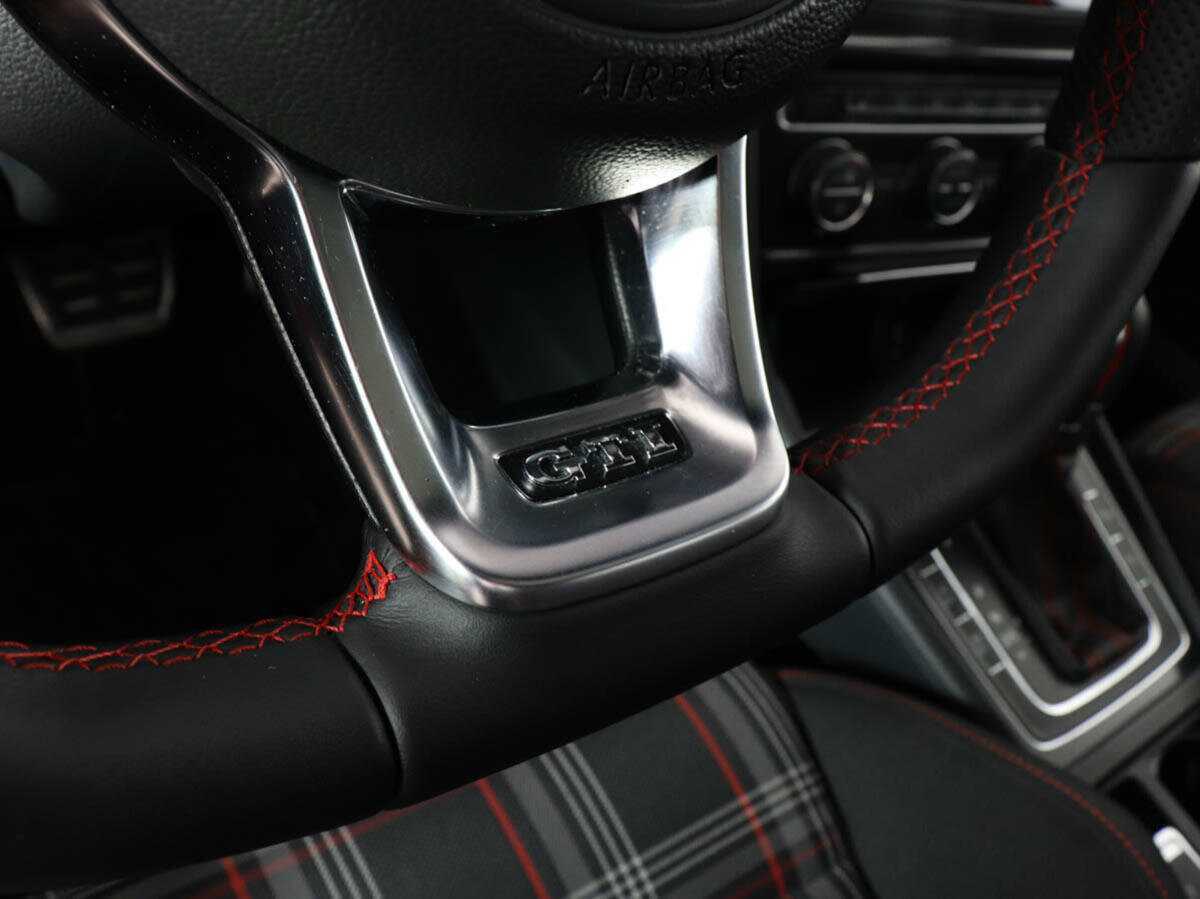 Купить Volkswagen Golf GTI с пробегом. Фото: #11