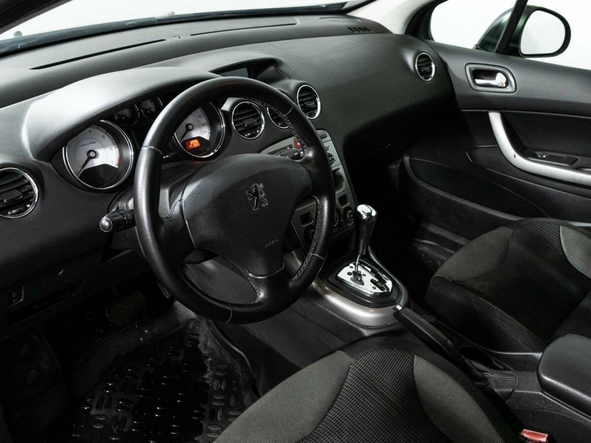 Купить Peugeot 308 с пробегом. Фото: #9