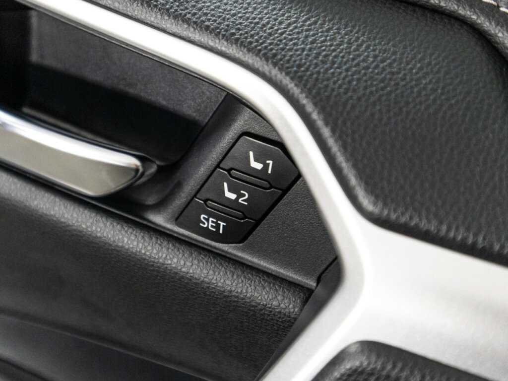 Купить Toyota RAV4 с пробегом. Фото: #16