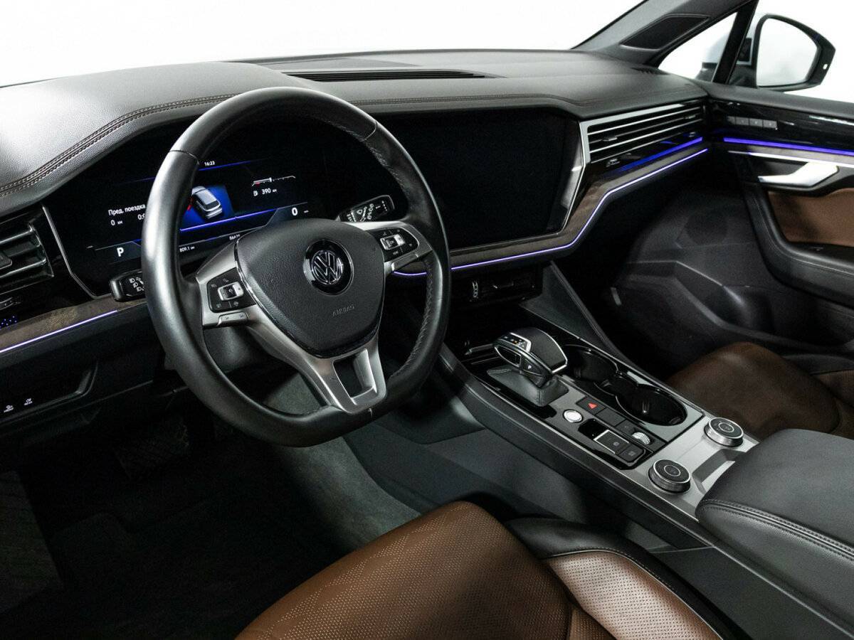 Купить Volkswagen Touareg с пробегом. Фото: #10