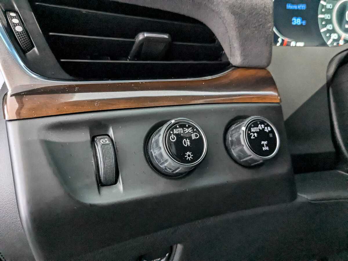 Купить Cadillac Escalade с пробегом. Фото: #24