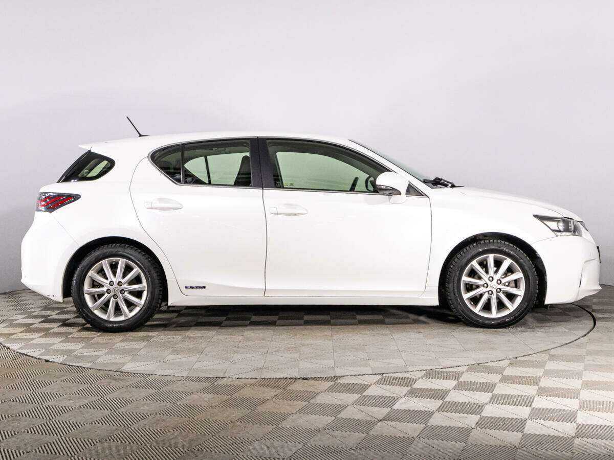 Купить Lexus CT с пробегом. Фото: #3