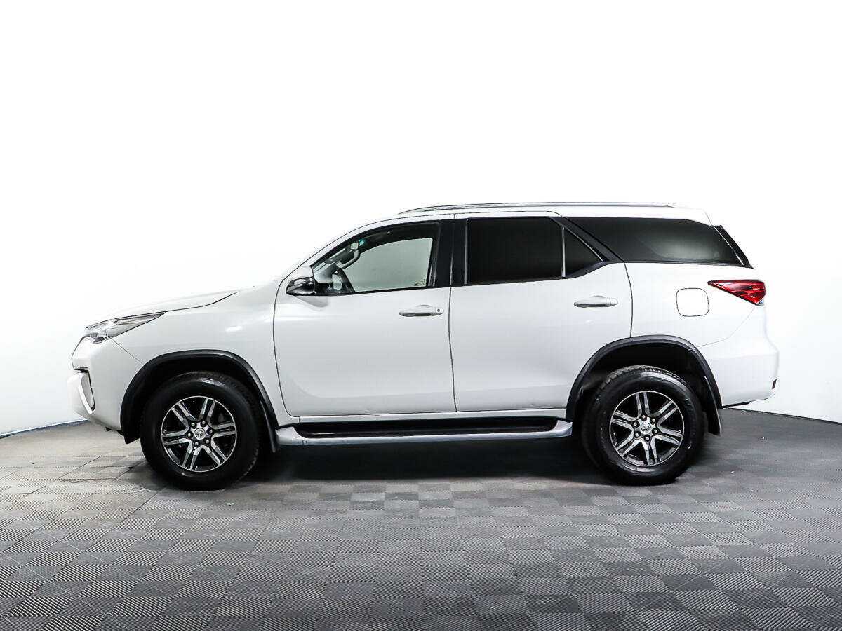 Купить Toyota Fortuner с пробегом. Фото: #6