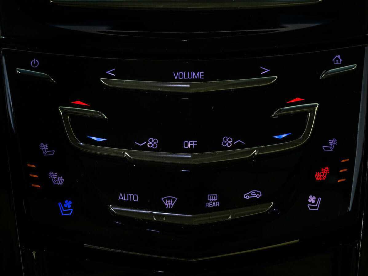 Купить Cadillac Escalade с пробегом. Фото: #17