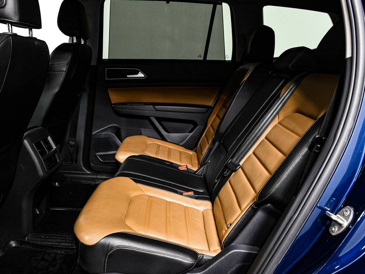 Купить Volkswagen Teramont с пробегом. Фото: #10