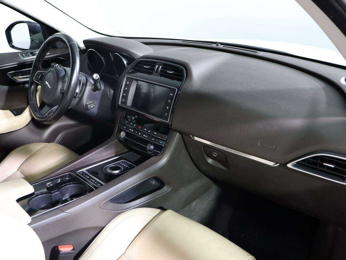 Купить Jaguar F-Pace с пробегом. Фото: #8