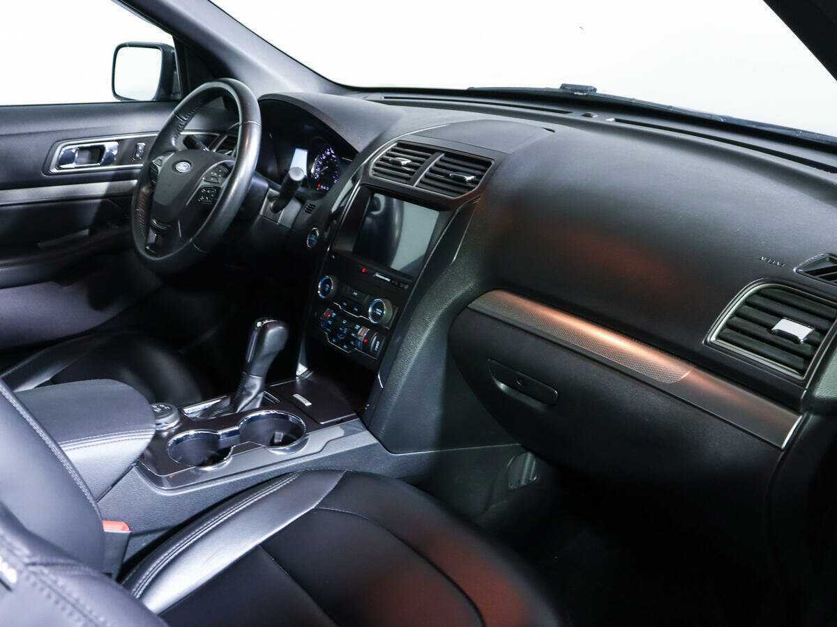 Купить Ford Explorer с пробегом. Фото: #8
