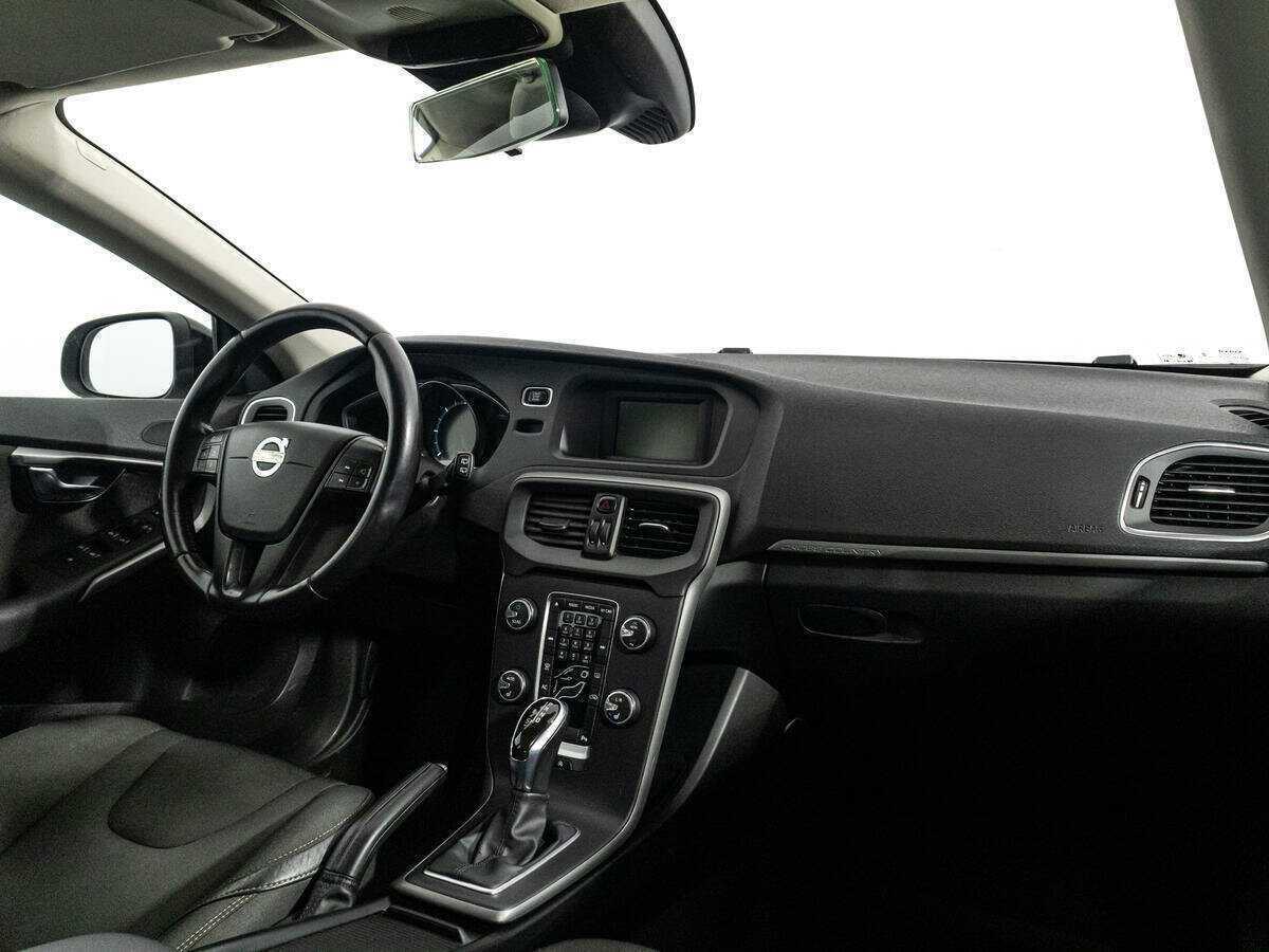 Купить Volvo V40 Cross Country с пробегом. Фото: #8