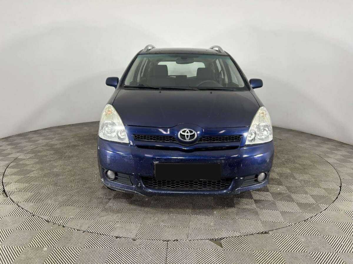 Купить Toyota Corolla Verso с пробегом. Фото: #1