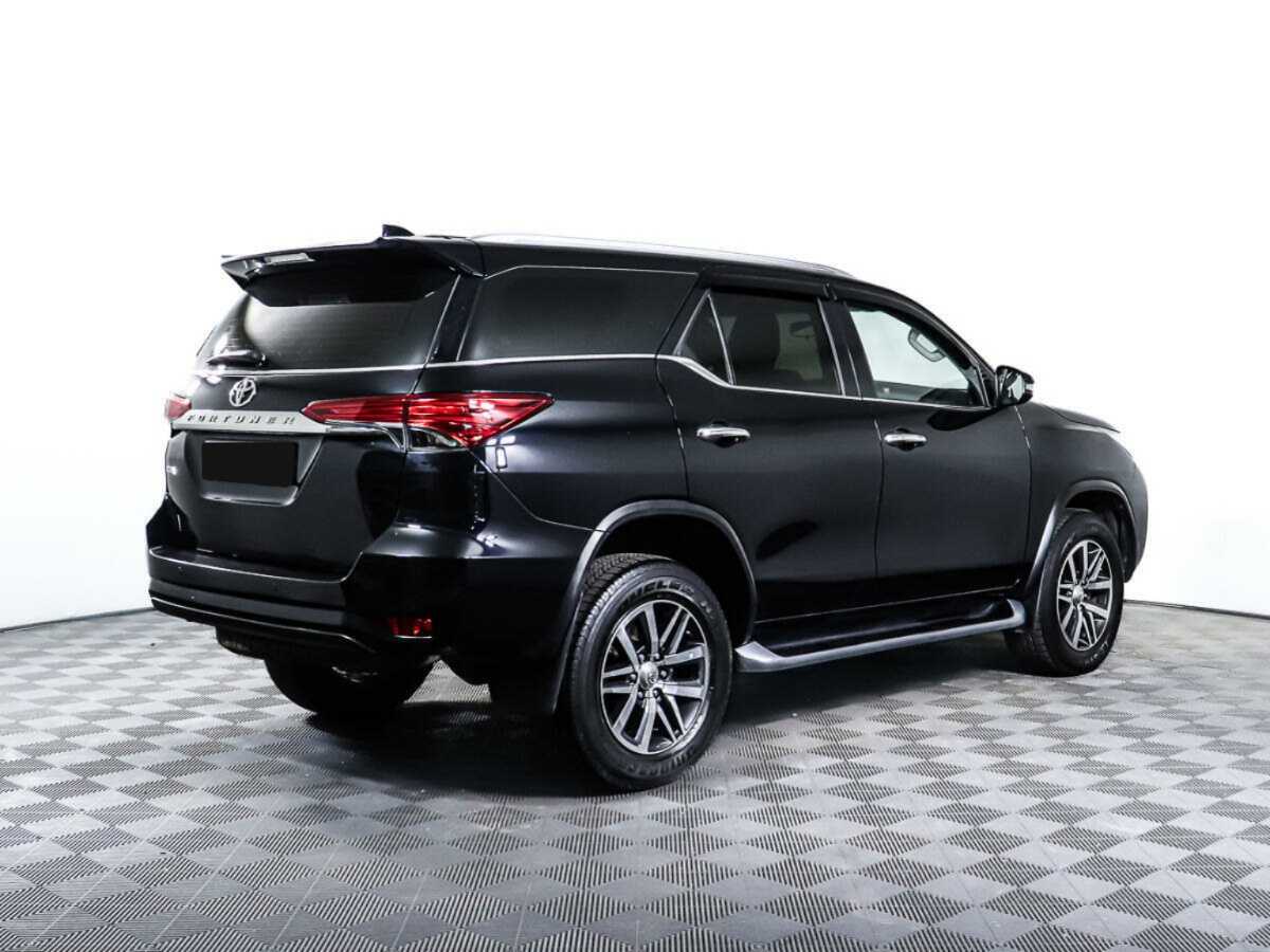 Купить Toyota Fortuner с пробегом. Фото: #4